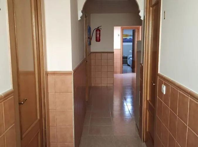 Rosas בית הארחה מאלגה